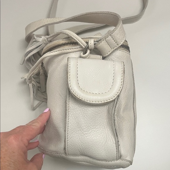 Cut n’ Paste Los Angeles Anthro Cream Leather Crossbody Bag - Picture 8 of 13
